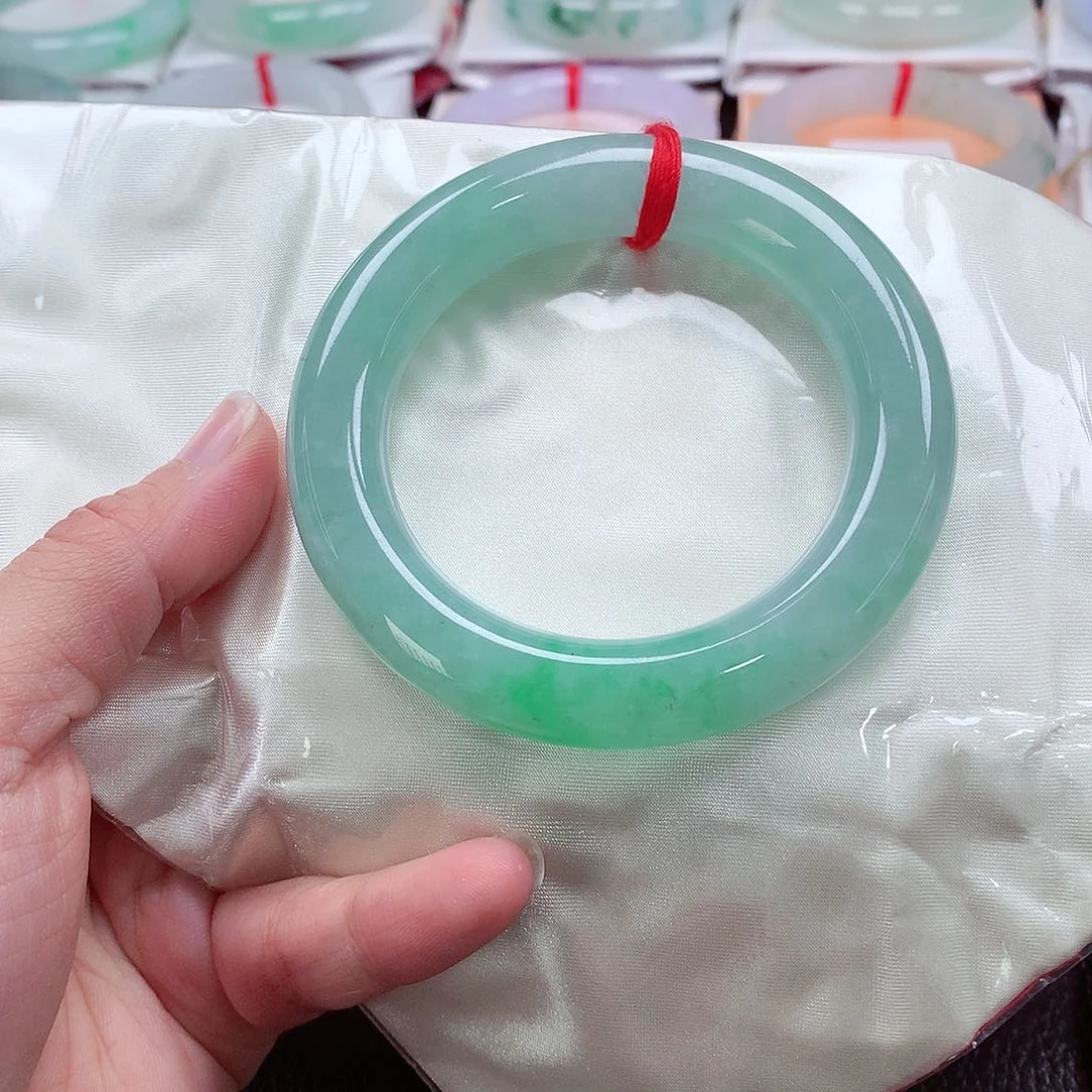 翡翠手镯（圆镯）未镶嵌天然A货翡翠手镯  胖圆