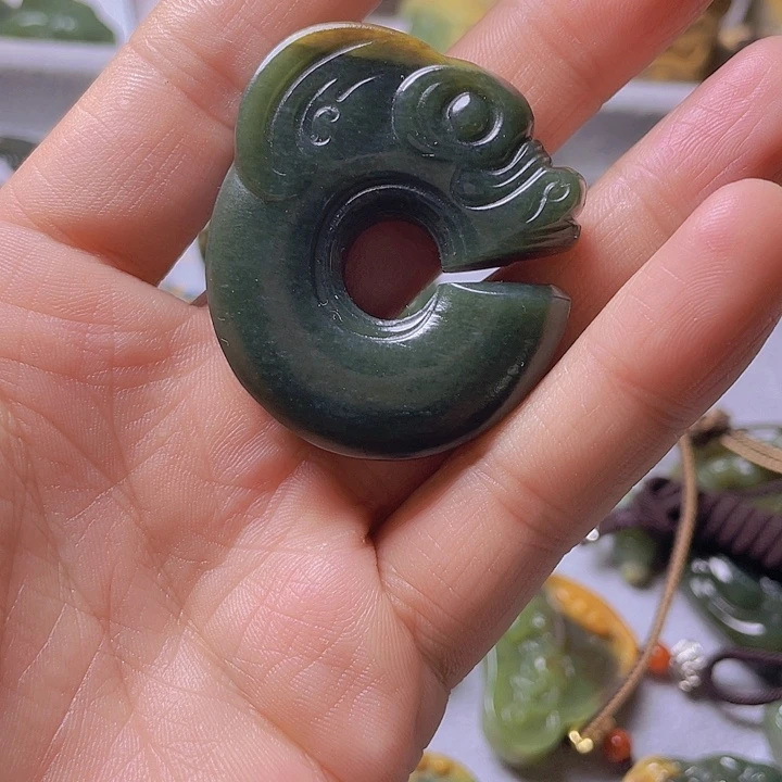 和田玉挂件未镶嵌巴**合