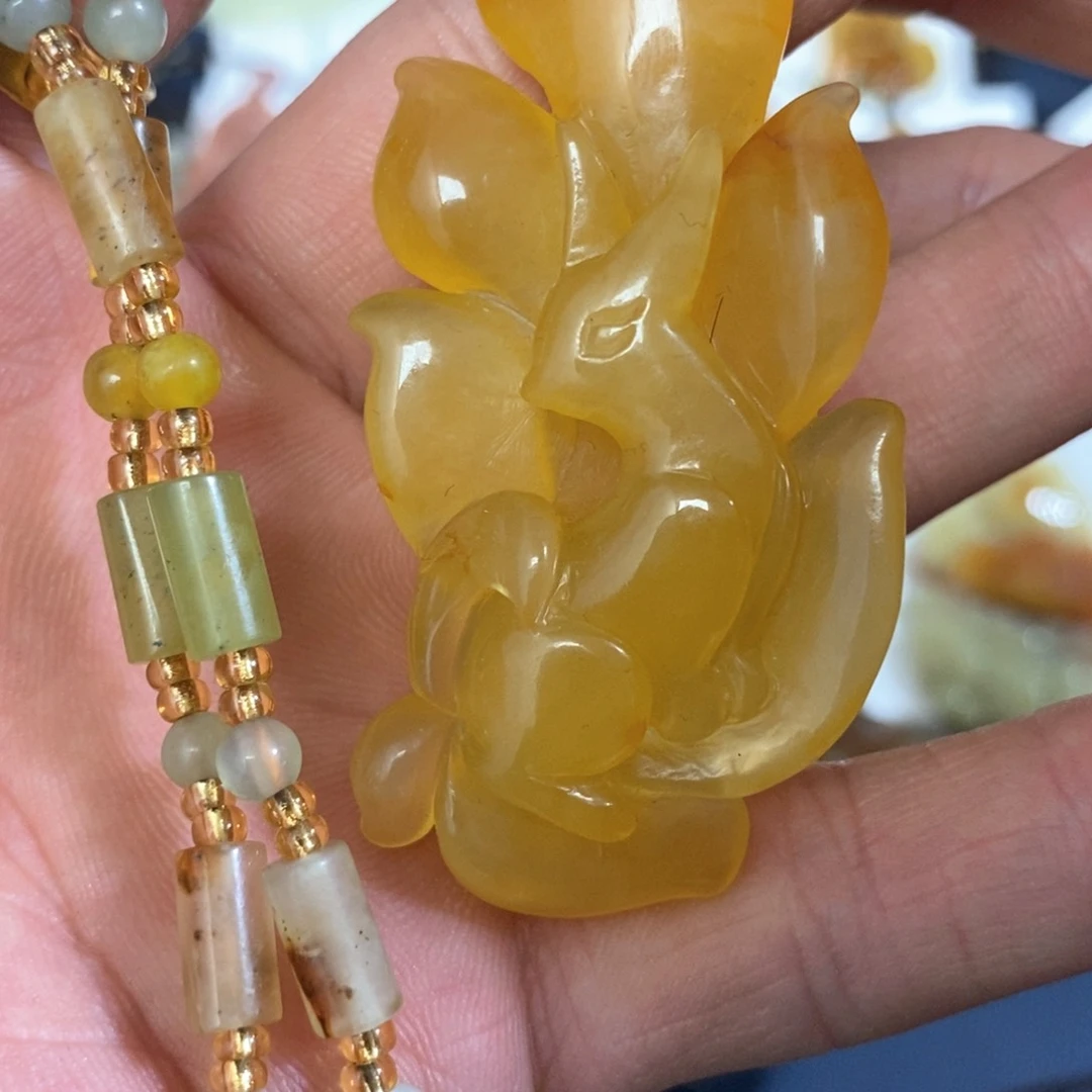 蛇纹石玉颈饰未镶嵌