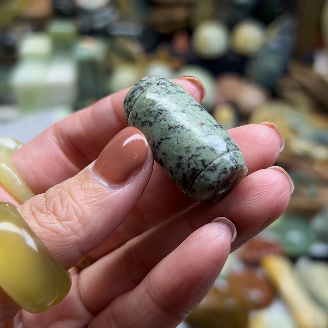 岫岩河磨玉（透闪石质玉）未镶嵌颈饰河磨玉勒子