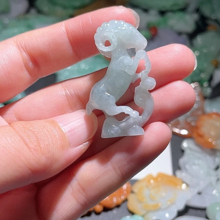 颈饰未镶嵌翡翠天