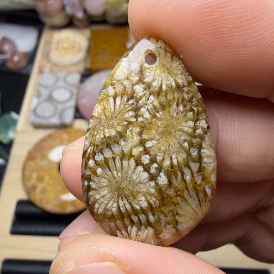 硅化玉未镶嵌纯天然色有机玉石保真色瑕疵特价不退换