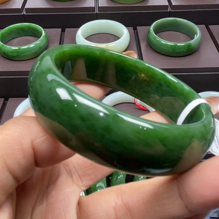 和田玉（碧玉）未镶嵌手镯