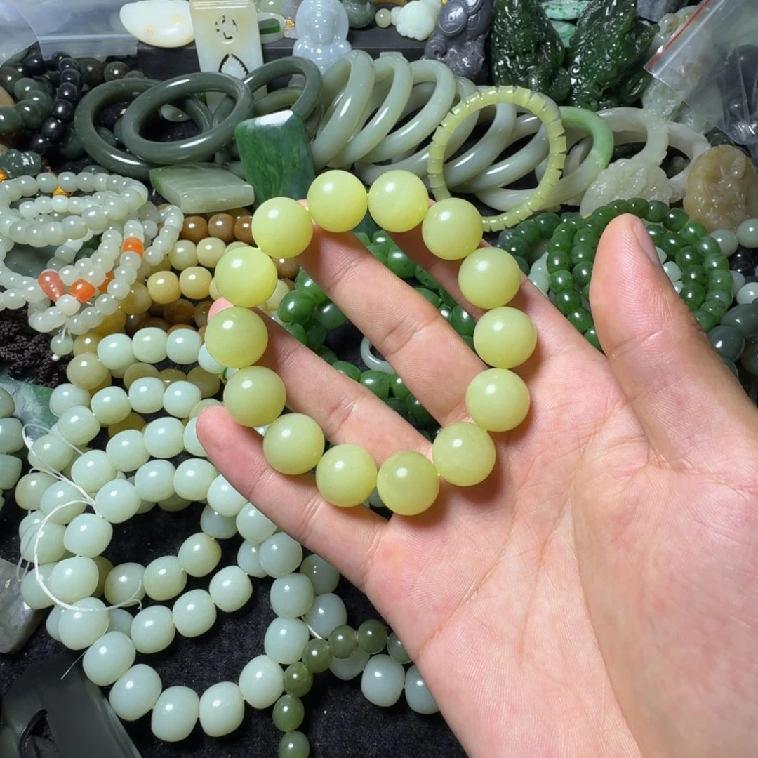 和田玉未镶嵌手串