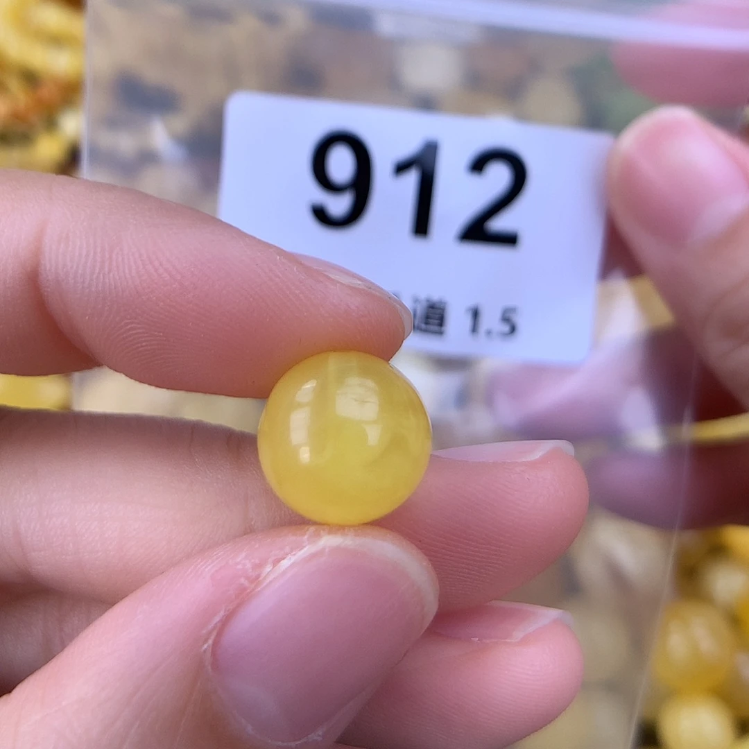未镶嵌琥珀珠宝奇石12.2