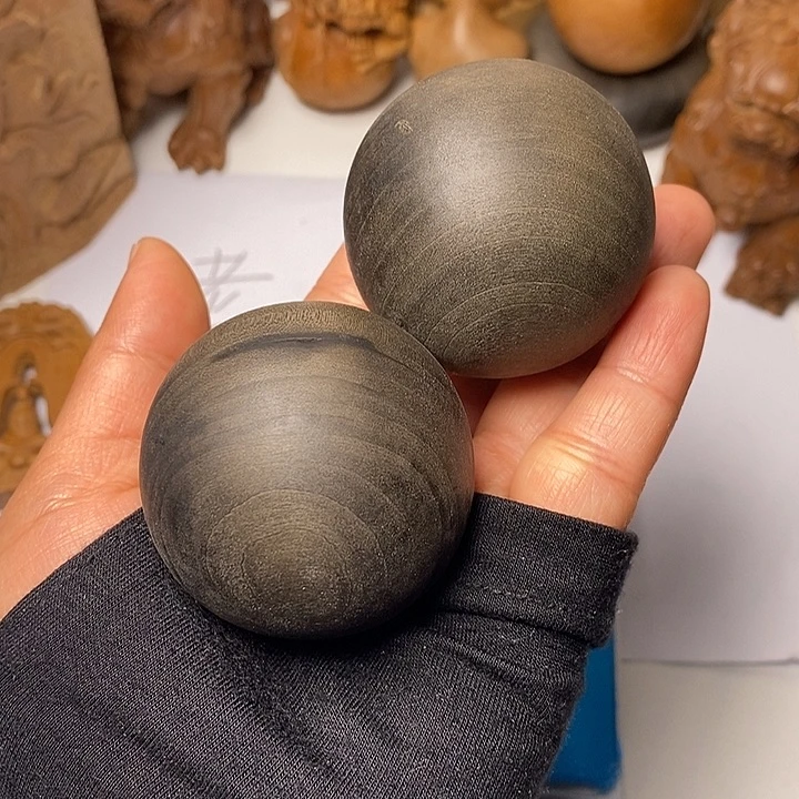 檀香木老山檀香阴沉4.5手球瑕疵