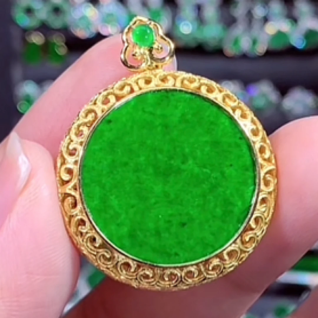 天然缅甸A货翡翠圆牌吊坠