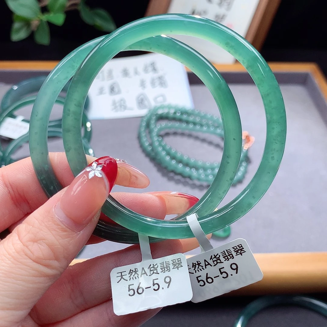 翡翠手镯（圆镯）未镶嵌