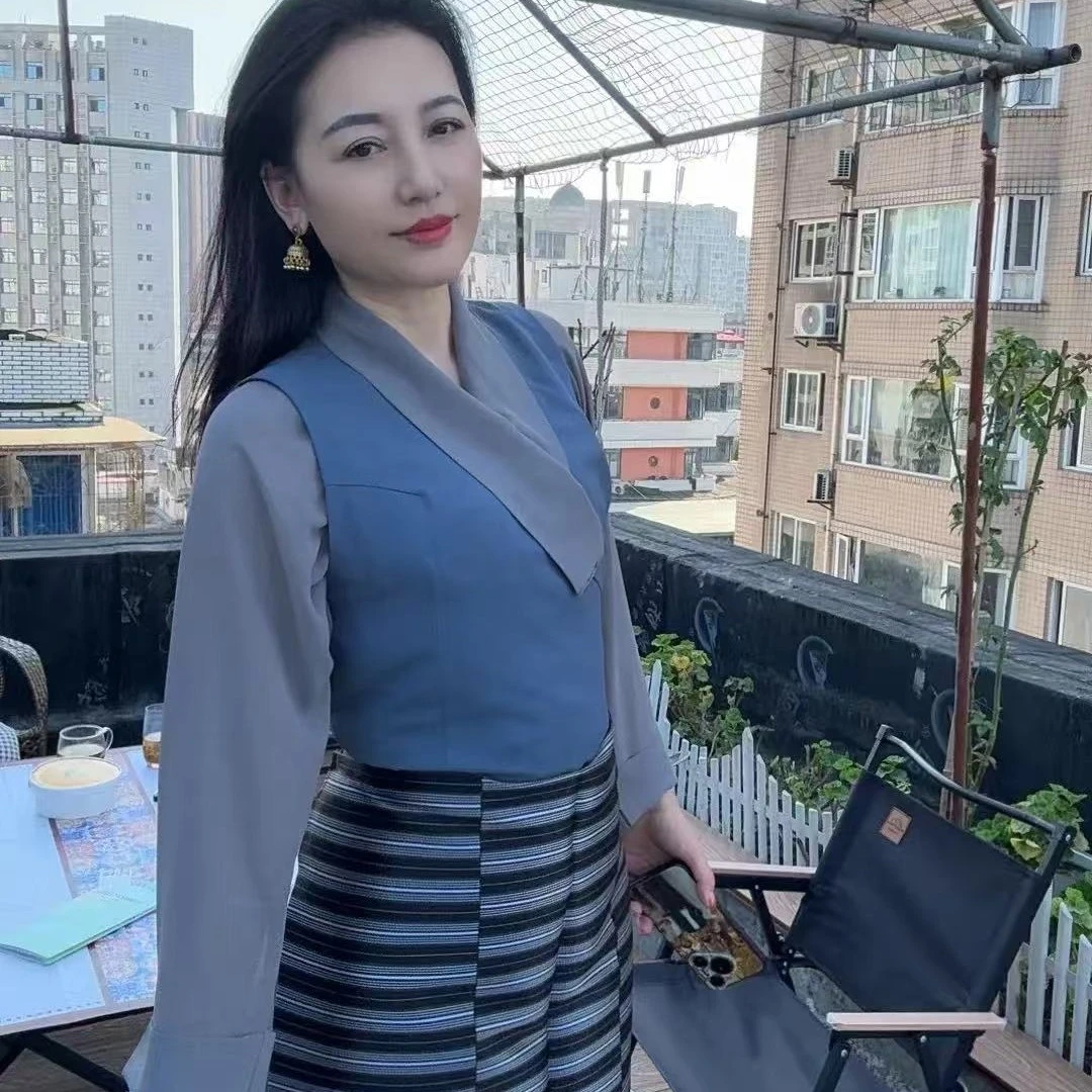 雪峰缘服装店西藏服套装