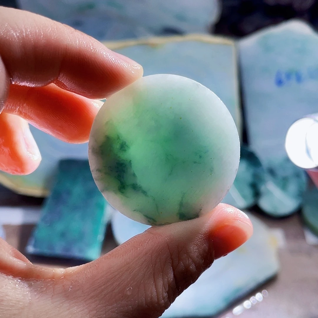 翡翠未镶嵌颈饰毛料6