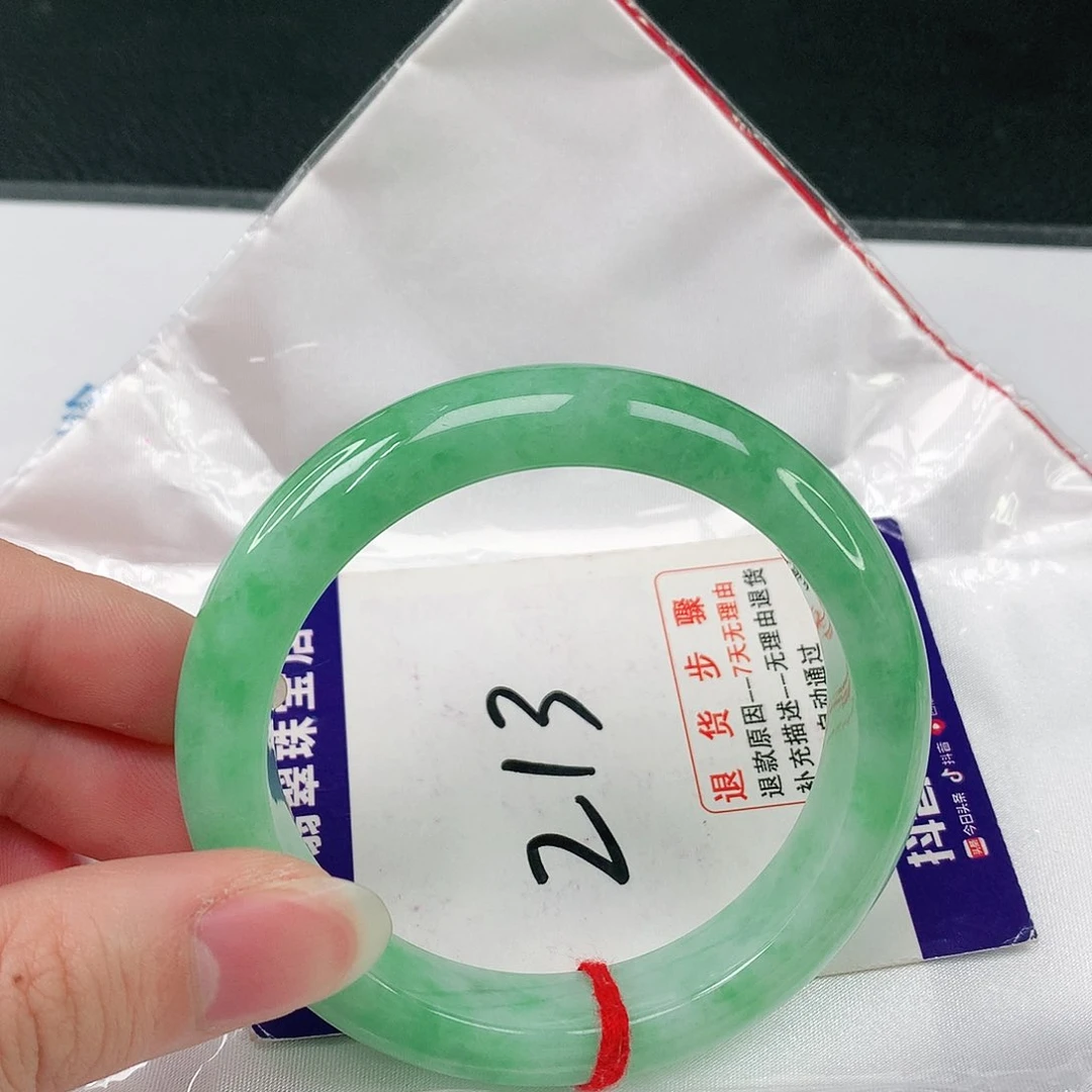 翡翠手镯未镶嵌翡翠