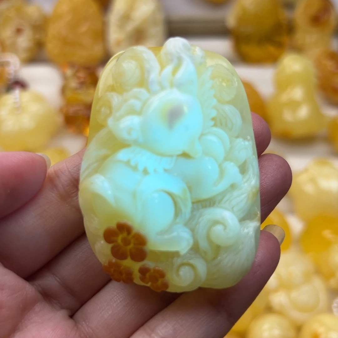 蜜蜡未镶嵌颈饰九尾狐