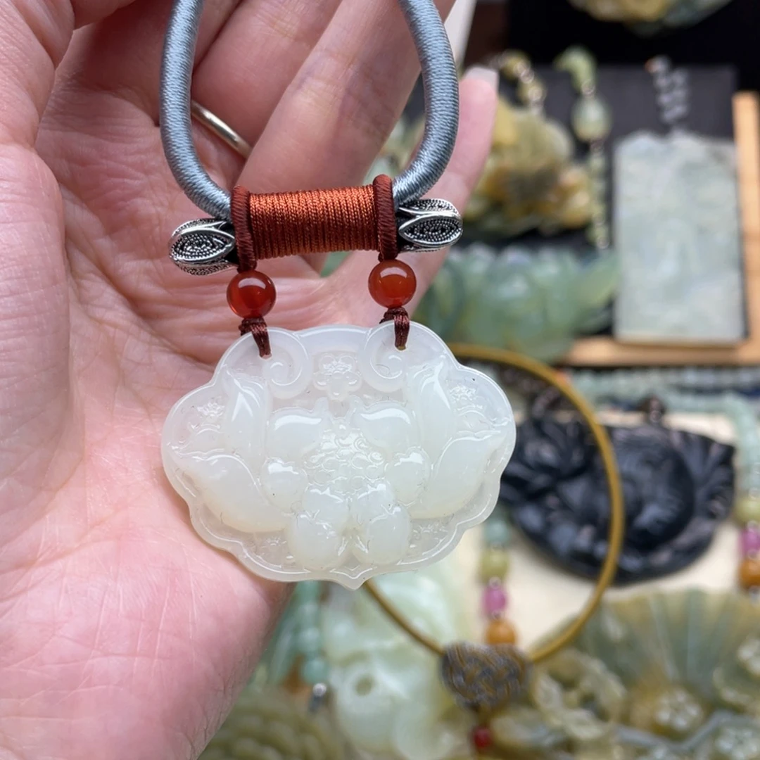 蛇纹石玉颈饰未镶嵌