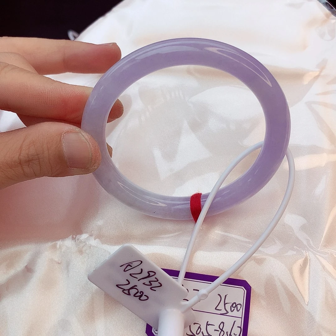 翡翠手镯未镶嵌翡翠