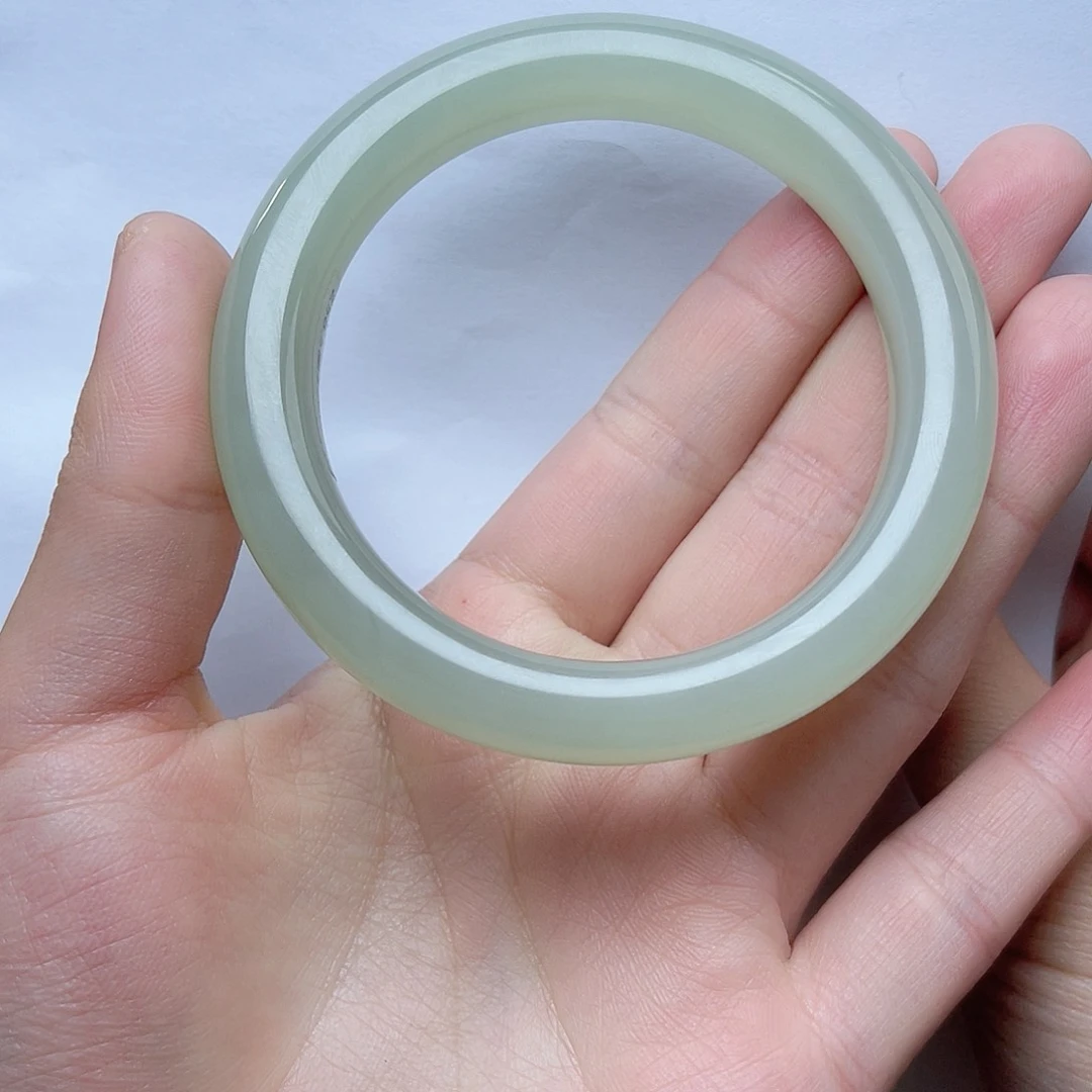 和田玉手镯58 59圈口。k k未镶嵌