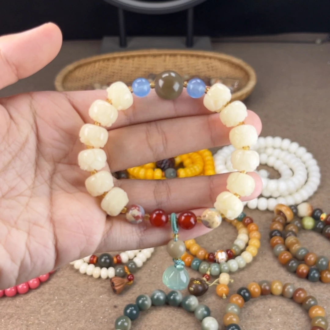 白玉菩提吊坠菩提