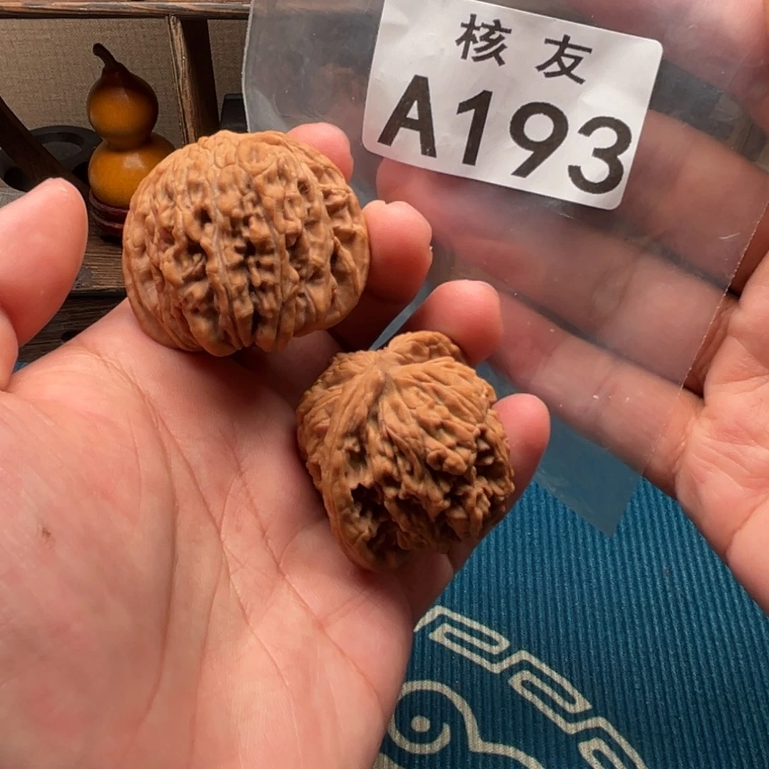 c****文玩核桃吊坠四座楼