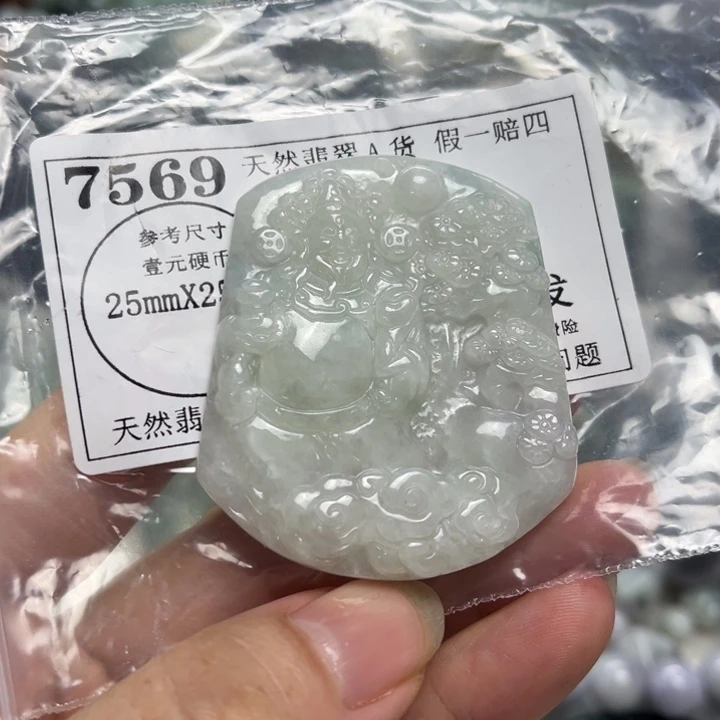 翡翠未镶嵌颈饰7569瑕疵