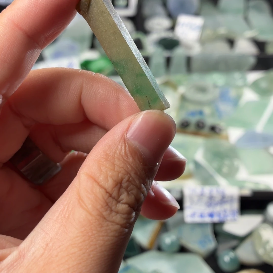 定制翡翠未镶嵌天然缅甸翡翠a货飘绿花钥匙挂