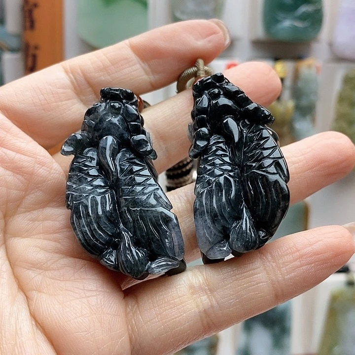 翡翠颈饰未镶嵌张***9每天