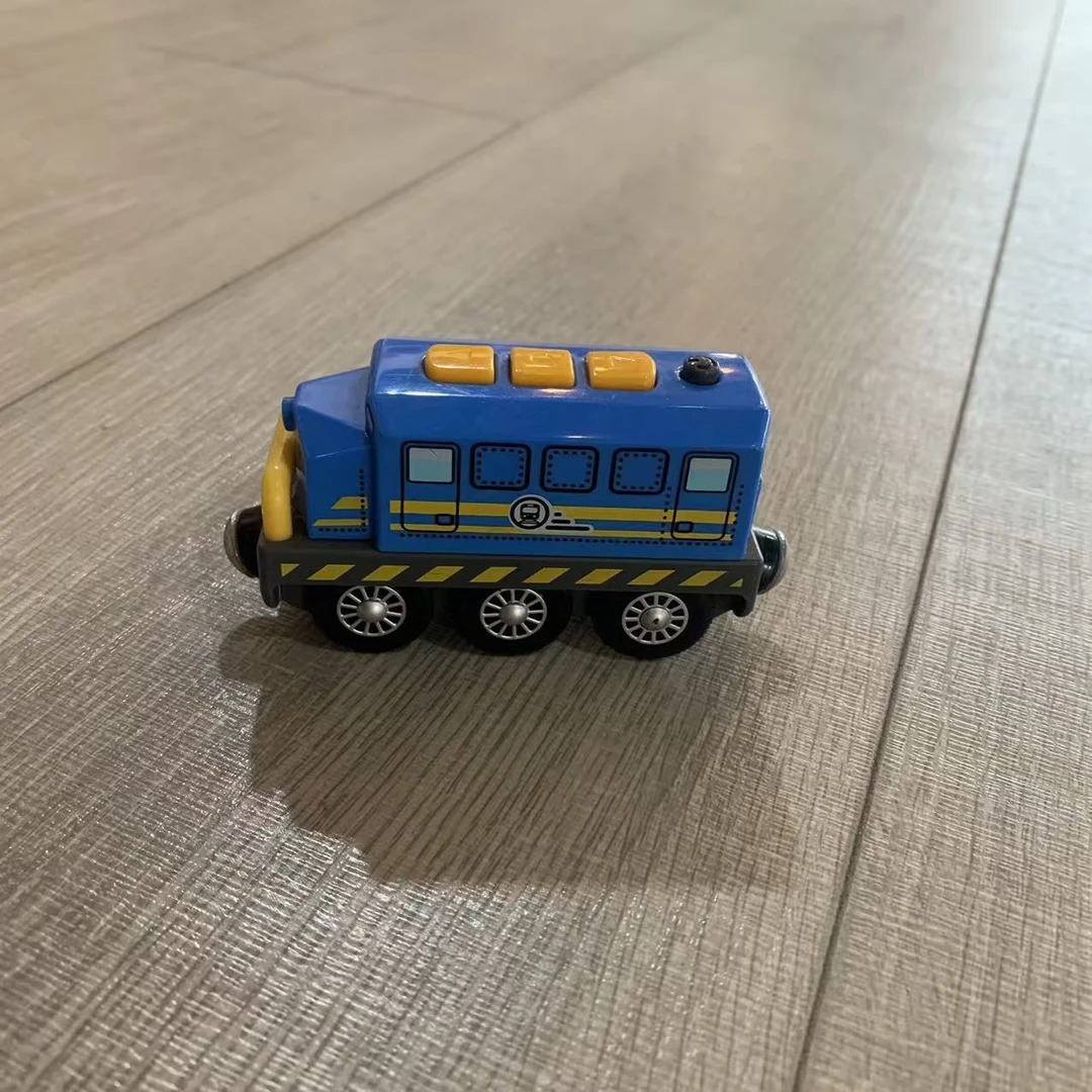 电动火车头一辆（无电池赠送）