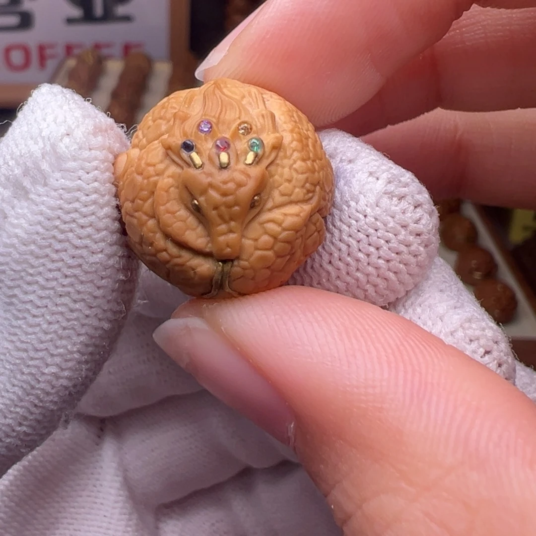 猴头核桃把件镶嵌款灵蛇全品有正常封口线