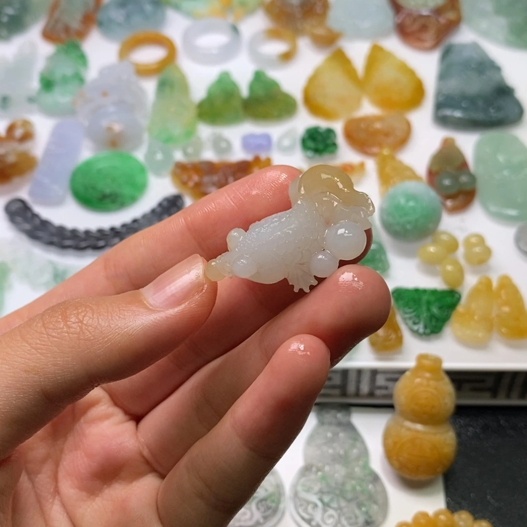 定制翡翠未镶嵌鱼