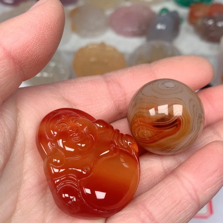 玛瑙/玉髓颈饰未镶嵌月**语