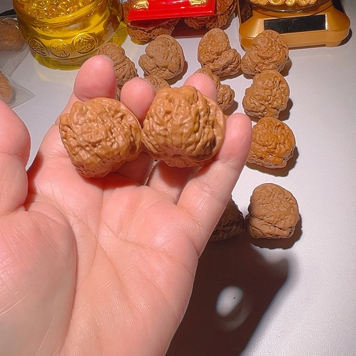 把件龙脊菩提文玩核桃