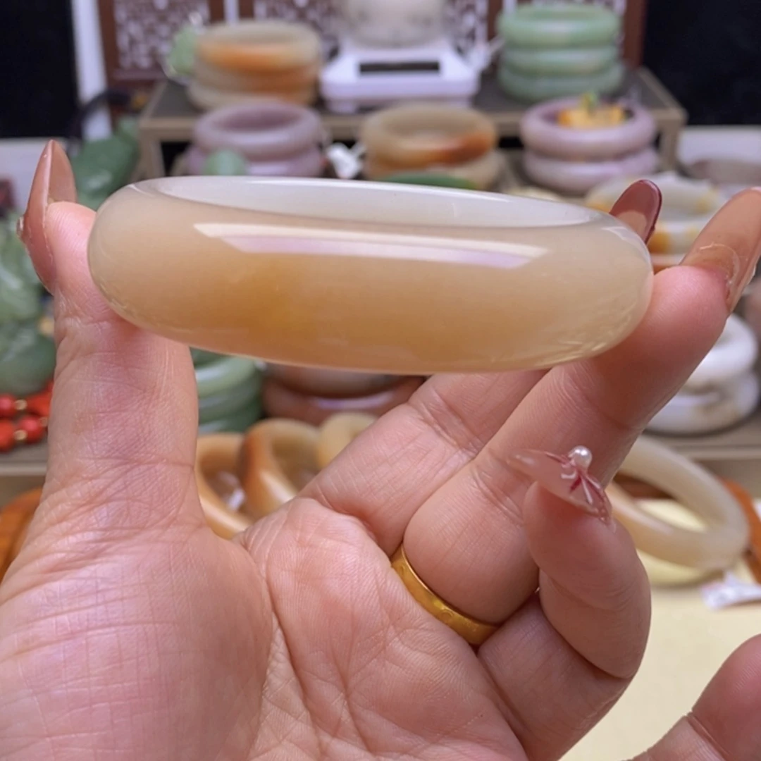 【闪购商品】石英质玉手镯未镶嵌?****见