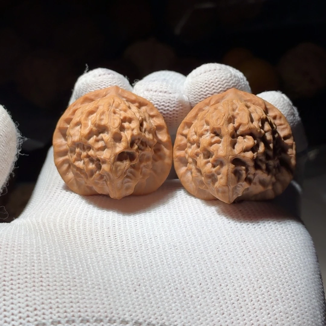 文玩核桃吊坠瓷娃娃