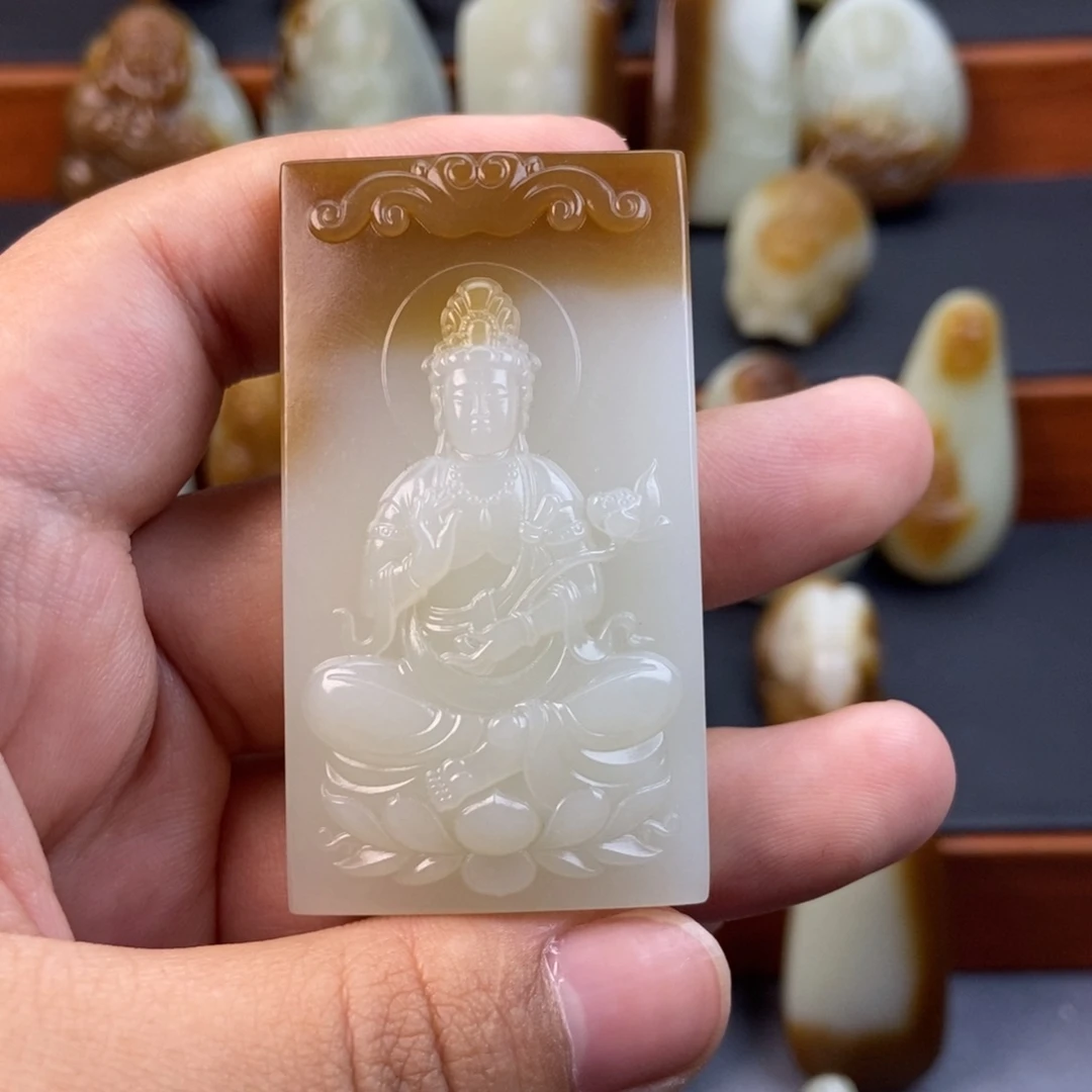 和田玉（糖玉）未镶嵌颈饰?**z