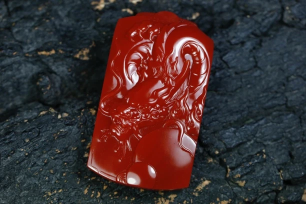 精品原矿南红龙挂件