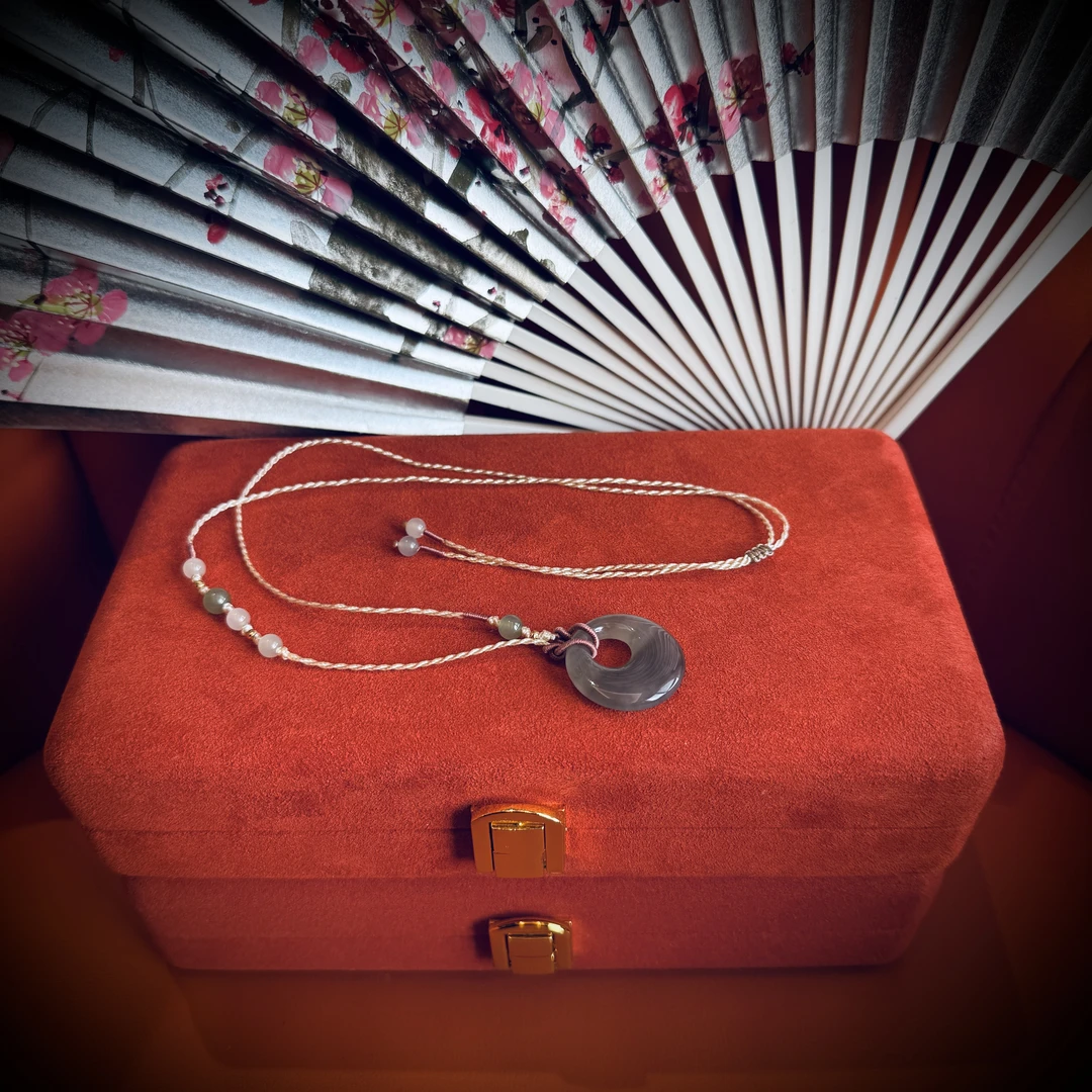 壹屿珠宝 0224012    和田玉典藏级颈饰