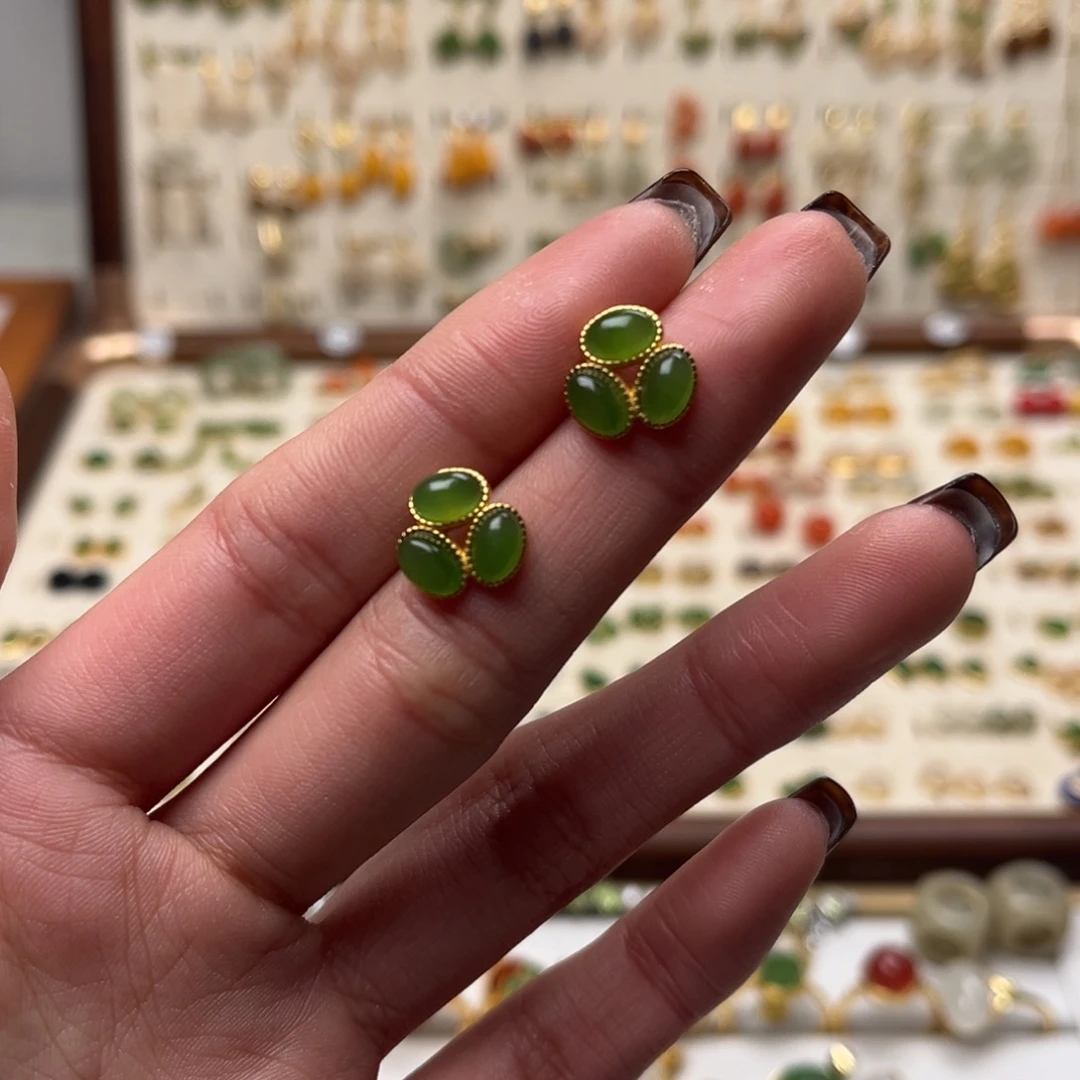 和田玉未镶嵌耳饰