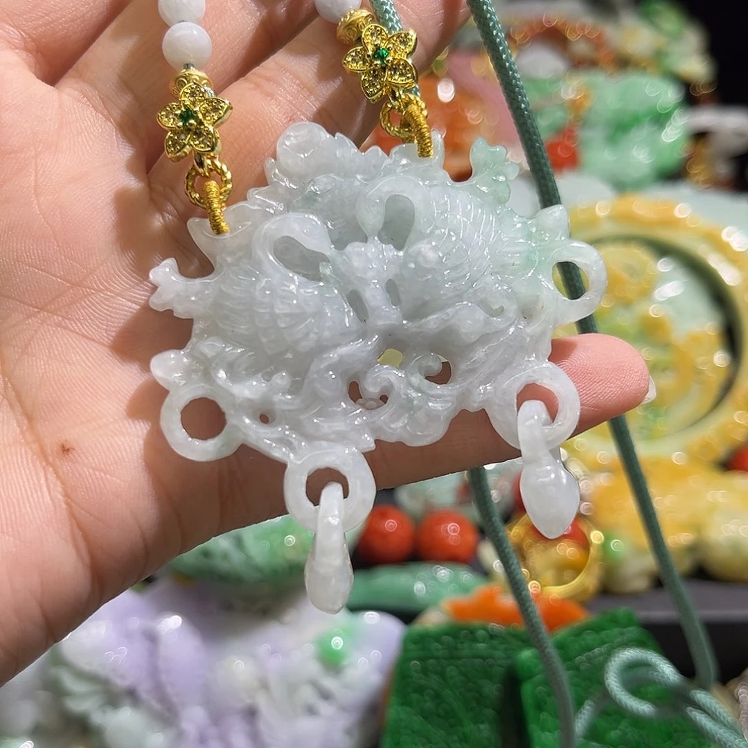 翡翠未镶嵌颈饰待编织