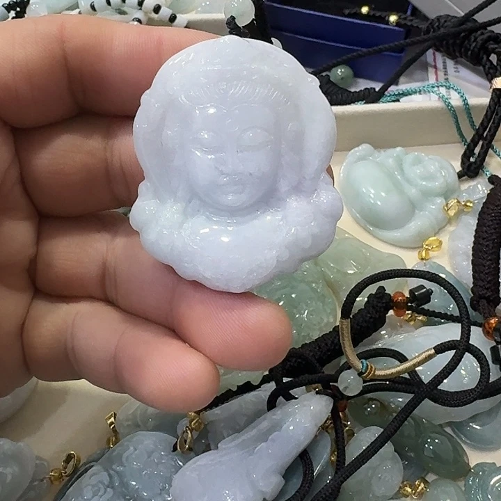 翡翠未镶嵌颈饰出人头地