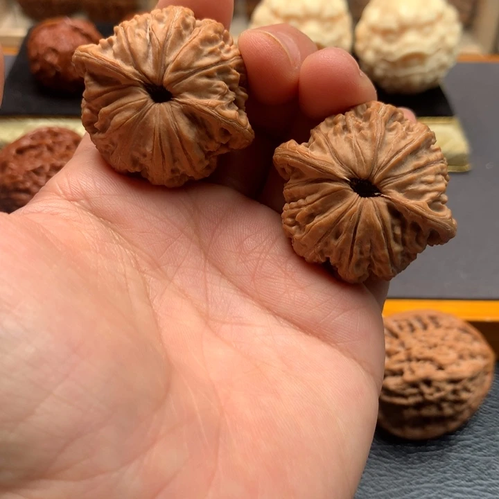 文玩核桃吊坠金**云赵闷