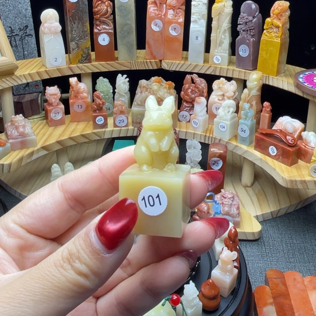 寿山石印石兔兔印章