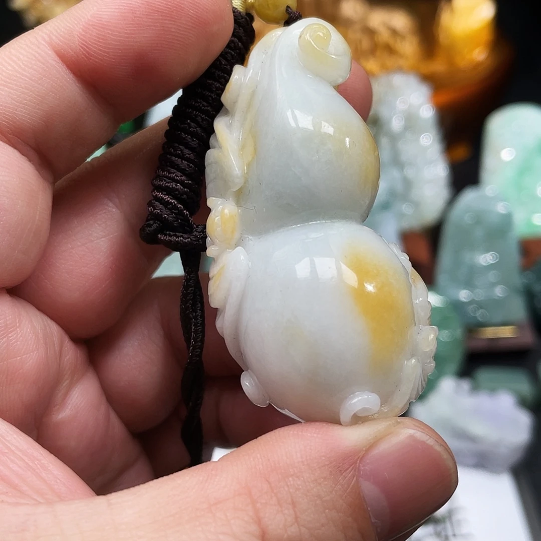 翡翠未镶嵌颈饰葫芦