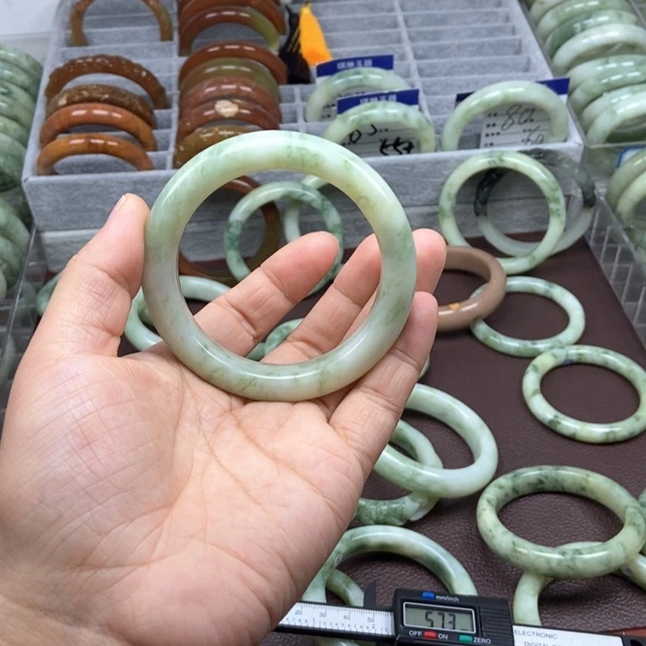 蛇纹石玉手镯未镶嵌秋*