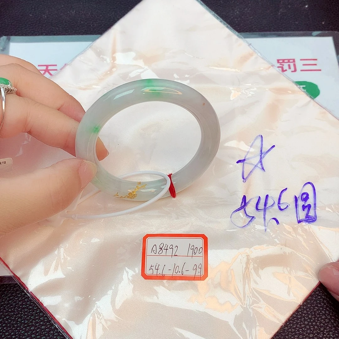 翡翠手镯未镶嵌缅甸翡翠