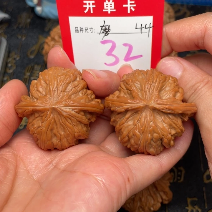 吊坠桃核文玩了吗