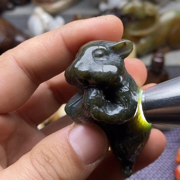 未镶嵌蛇纹石玉颈饰