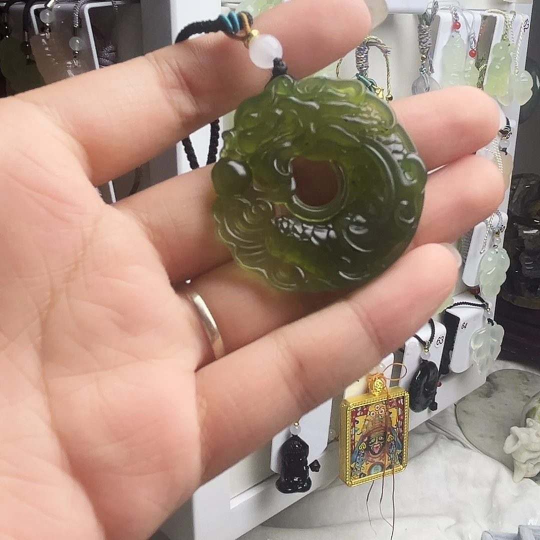 岫玉未镶嵌吊坠(赠链)