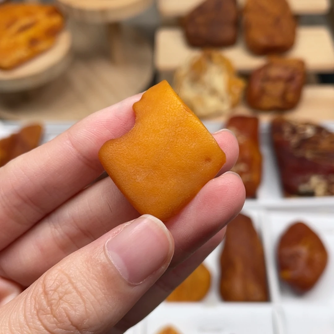 琥珀未镶嵌珠宝奇石