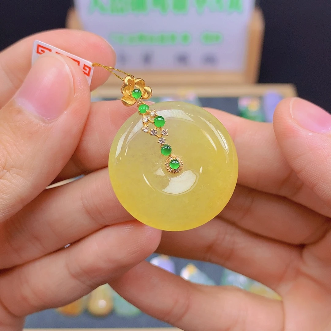 翡翠18K金镶嵌颈饰翡翠