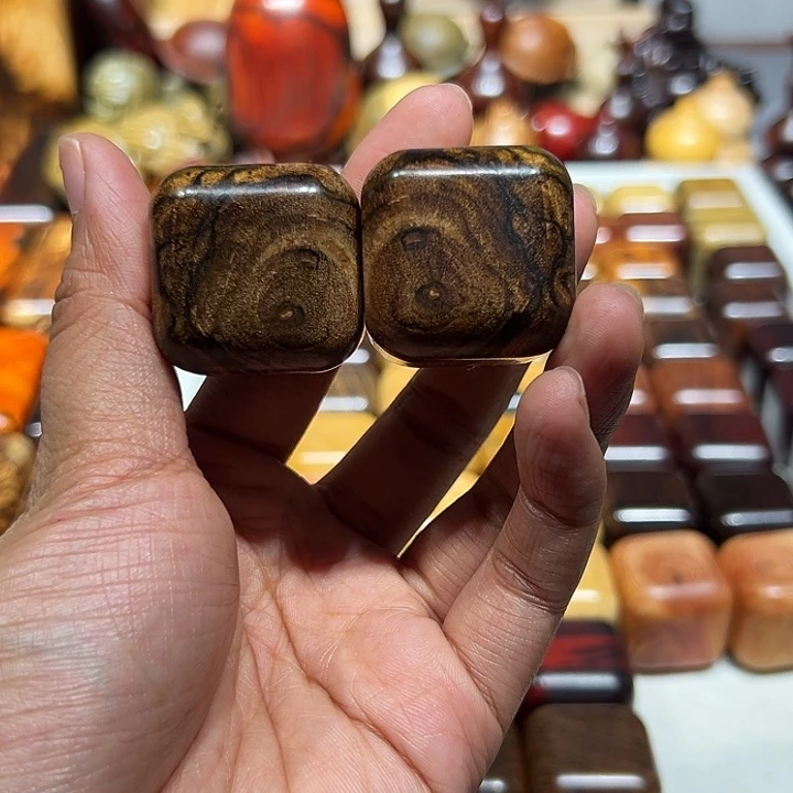 海***希花奇楠花纹方块一对