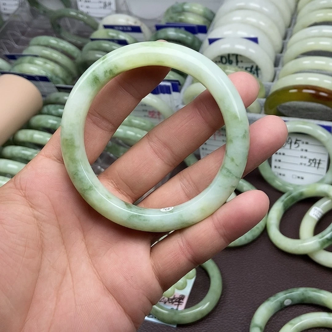 蛇纹石玉未镶嵌手镯开****?