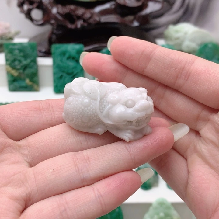 独山玉未镶嵌颈饰